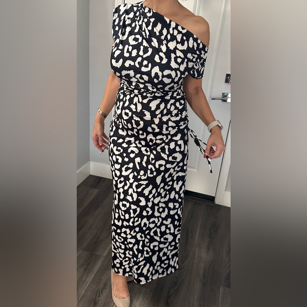 Black and white dress -size Large -stretch -Maxi New Without Tag